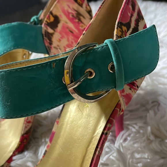 Strap heels - Picture 7 of 7